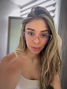 Snapshot of AmmyCollinsW chatting on March 12, 2025, 7:47 pm AmmyCollinsW online show from March 12, 2025, 7:47 pm