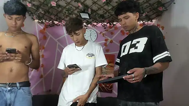 Snapshot of Fresahot2005 chatting on November 3, 2025, 3:04 pm Fresahot2005 online show from November 3, 2025, 3:04 pm