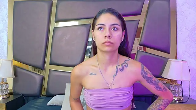 NicoleEsposito online show from November 10, 2025, 1:05 pm