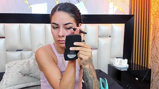 NicoleEsposito online show from January 15, 2026, 1:03 pm