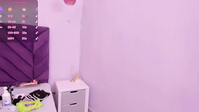 Maddyjohnsonn online show from December 12, 2024, 3:43 am