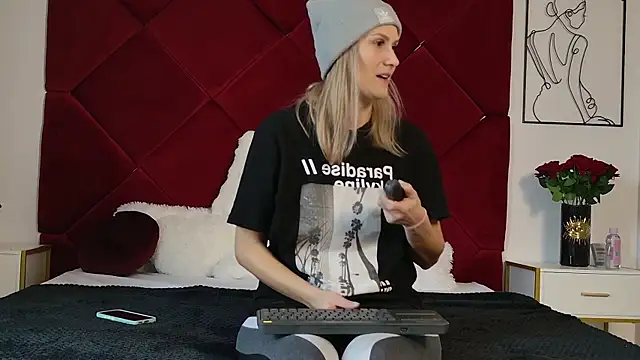 Snapshot of NattyReturn chatting on October 2, 2025, 7:34 am NattyReturn online show from October 2, 2025, 7:34 am