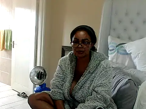 Snapshot of Carocurvy chatting on March 17, 2025, 9:12 am Carocurvy online show from March 17, 2025, 9:12 am