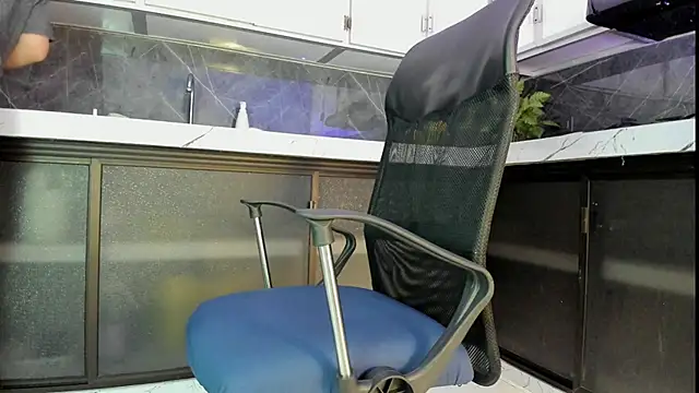 antony bigdick  online show from November 30, 2025, 1:23 pm