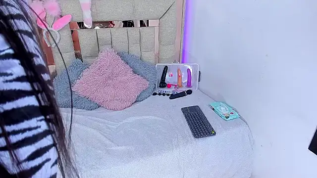 melody bonnet online show from March 5, 2026, 7:16 am