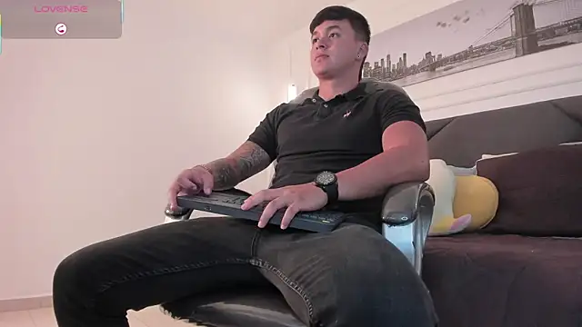 Snapshot of Cristopher_strong chatting on May 7, 2026, 12:41 pm Cristopher strong online show from May 7, 2026, 12:41 pm