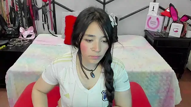 Snapshot of AlanaLuck chatting on February 9, 2026, 7:34 pm AlanaLuck online show from February 9, 2026, 7:34 pm