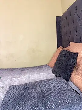 Snapshot of DarkBerry87 chatting on October 11, 2025, 10:05 am DarkBerry87 online show from October 11, 2025, 10:05 am