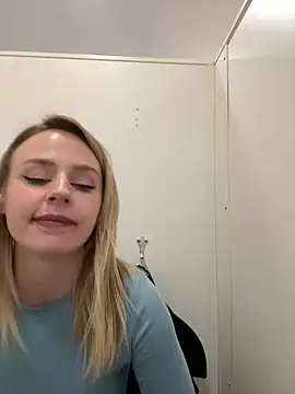 Snapshot of elegant_babe chatting on December 21, 2024, 2:15 pm elegant babe online show from December 21, 2024, 2:15 pm