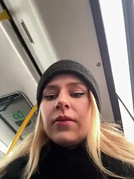 Snapshot of elegant_babe chatting on February 9, 2025, 11:04 am elegant babe online show from February 9, 2025, 11:04 am