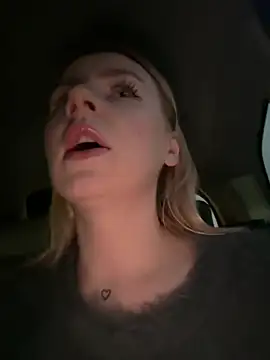 Snapshot of elegant_babe chatting on December 20, 2024, 1:11 pm elegant babe online show from December 20, 2024, 1:11 pm