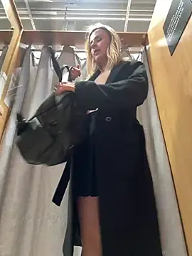 Snapshot of elegant_babe chatting on March 9, 2025, 2:32 pm elegant babe online show from March 9, 2025, 2:32 pm