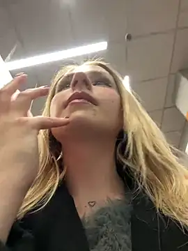 Snapshot of elegant_babe chatting on December 22, 2024, 3:33 pm elegant babe online show from December 22, 2024, 3:33 pm