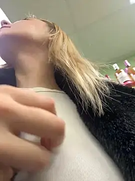 Snapshot of elegant_babe chatting on March 2, 2025, 11:30 am elegant babe online show from March 2, 2025, 11:30 am