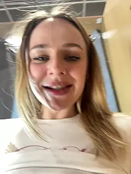 Snapshot of elegant_babe chatting on March 22, 2025, 2:25 pm elegant babe online show from March 22, 2025, 2:25 pm