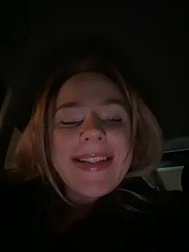 Snapshot of elegant_babe chatting on December 8, 2024, 3:13 pm elegant babe online show from December 8, 2024, 3:13 pm