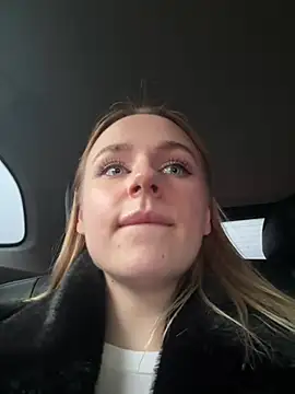 Snapshot of elegant_babe chatting on January 16, 2025, 12:20 pm elegant babe online show from January 16, 2025, 12:20 pm