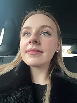 Snapshot of elegant_babe chatting on January 6, 2025, 12:24 pm elegant babe online show from January 6, 2025, 12:24 pm