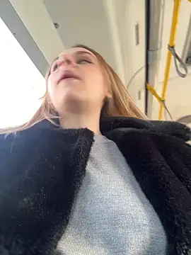 Snapshot of elegant_babe chatting on March 17, 2025, 11:21 am elegant babe online show from March 17, 2025, 11:21 am