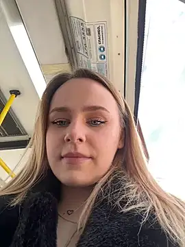 Snapshot of elegant_babe chatting on March 21, 2025, 11:22 am elegant babe online show from March 21, 2025, 11:22 am