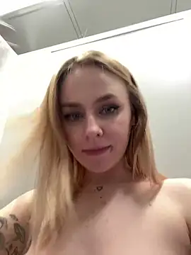 Snapshot of elegant_babe chatting on February 12, 2025, 4:00 pm elegant babe online show from February 12, 2025, 4:00 pm