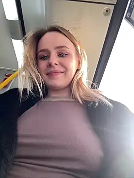 Snapshot of elegant_babe chatting on March 16, 2025, 1:27 pm elegant babe online show from March 16, 2025, 1:27 pm