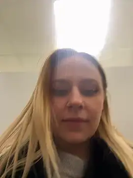 Snapshot of elegant_babe chatting on March 17, 2025, 2:23 pm elegant babe online show from March 17, 2025, 2:23 pm