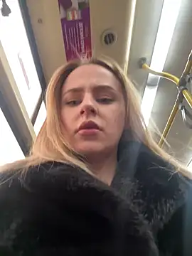 Snapshot of elegant_babe chatting on January 22, 2025, 12:17 pm elegant babe online show from January 22, 2025, 12:17 pm