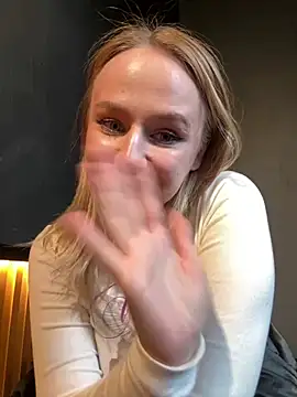 Snapshot of elegant_babe chatting on February 28, 2025, 11:25 am elegant babe online show from February 28, 2025, 11:25 am