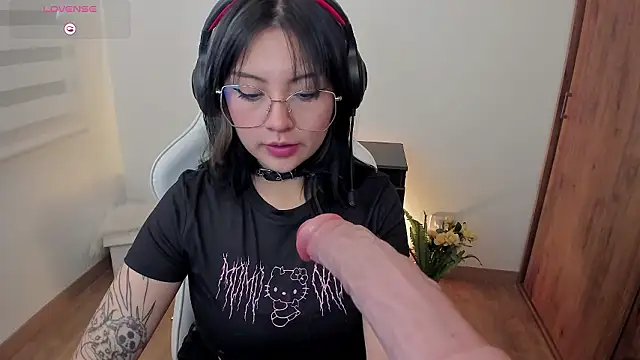 Snapshot of Hannya_moon chatting on February 4, 2026, 5:41 pm Hannya moon online show from February 4, 2026, 5:41 pm