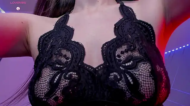 Ich Bin Julia online show from February 7, 2025, 6:34 pm