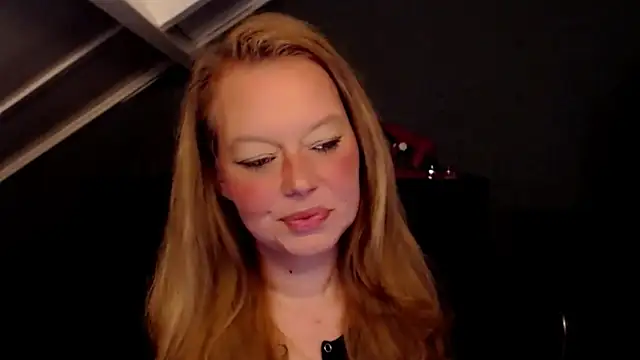 roxanna24 online show from May 18, 2026, 6:23 pm