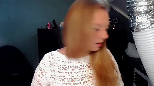 roxanna24 online show from June 2, 2026, 5:46 pm