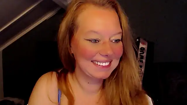 roxanna24 online show from May 19, 2026, 8:05 pm