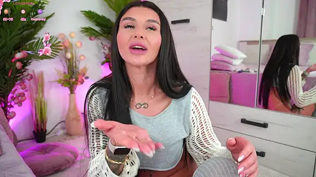 Snapshot of EmilyHudsson_1 chatting on February 22, 2025, 9:15 pm EmilyHudsson 1 online show from February 22, 2025, 9:15 pm