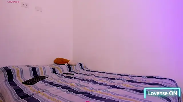 Apriilpeach  online show from January 16, 2025, 11:48 pm