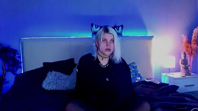 JoannLowe online show from March 19, 2025, 11:36 pm