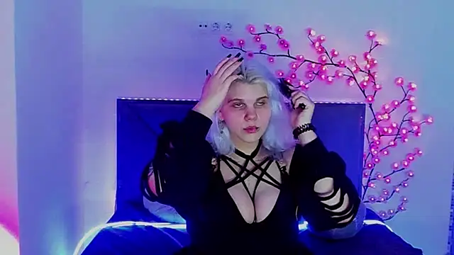 Snapshot of JoannLowe chatting on February 15, 2026, 8:30 pm JoannLowe online show from February 15, 2026, 8:30 pm