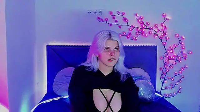 JoannLowe online show from March 18, 2026, 8:21 pm