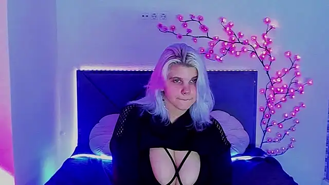 Snapshot of JoannLowe chatting on February 23, 2026, 8:20 pm JoannLowe online show from February 23, 2026, 8:20 pm