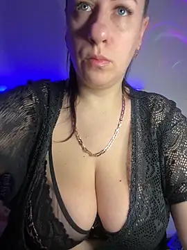 Evelinia online show from October 8, 2025, 12:50 pm