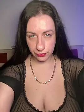 Evelinia online show from May 14, 2026, 3:42 pm