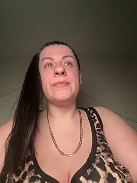 Evelinia online show from April 9, 2026, 3:18 pm