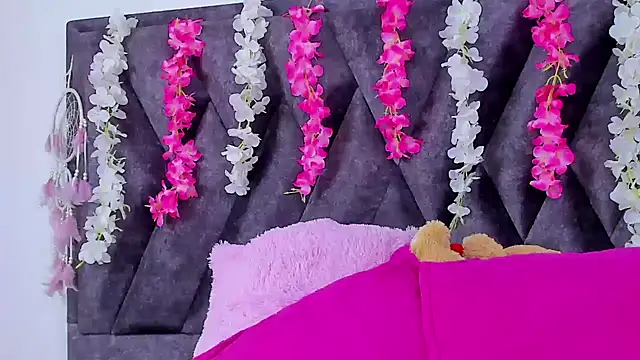 Snapshot of ALISSONREYEZ chatting on February 9, 2025, 12:30 pm ALISSONREYEZ online show from February 9, 2025, 12:30 pm