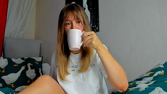 foxy blond online show from November 3, 2025, 12:05 am