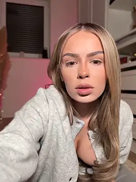 Snapshot of HotBella- chatting on February 17, 2026, 7:55 pm HotBella- online show from February 17, 2026, 7:55 pm