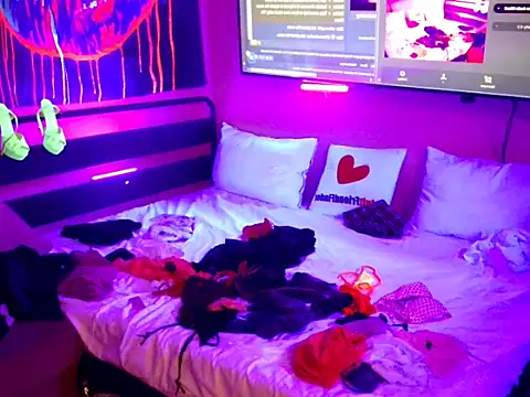 KRYZTALYNXXX online show from April 4, 2026, 5:08 pm