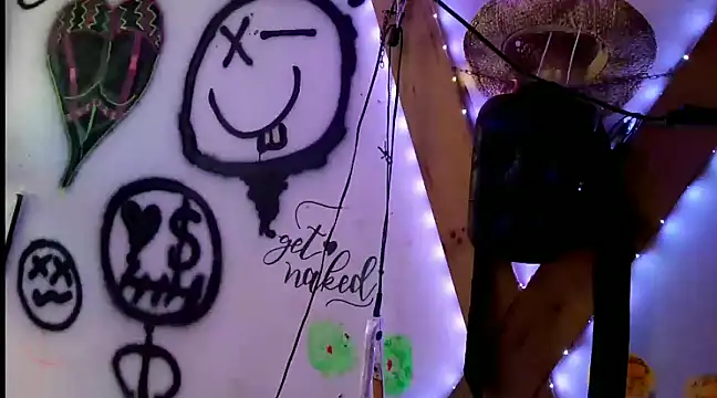 KRYZTALYNXXX online show from January 7, 2025, 6:35 pm