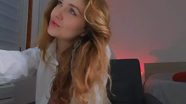 Snapshot of Lolli__Moon chatting on February 28, 2026, 7:02 pm Lolli Moon online show from February 28, 2026, 7:02 pm