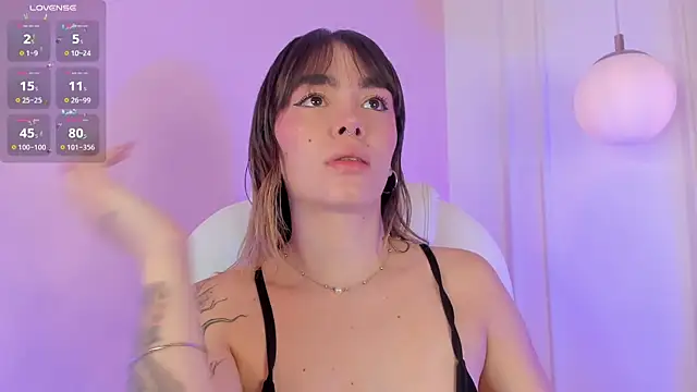 Lucy Vega online show from November 17, 2025, 3:43 am